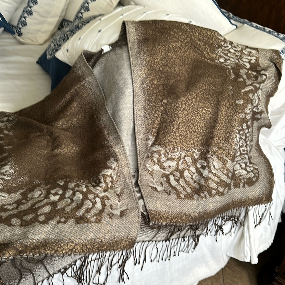 Croft & Barrow shawl one size fits all gold dark brown